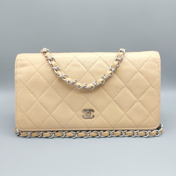 CHANEL Handbags - 💮CHANEL Beige Quilted Leather Wallet💮
